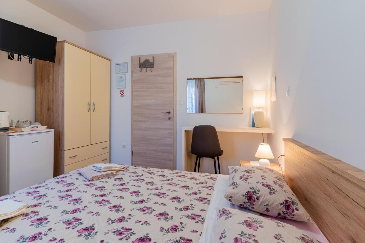 Room Laudina Cres Exterior photo