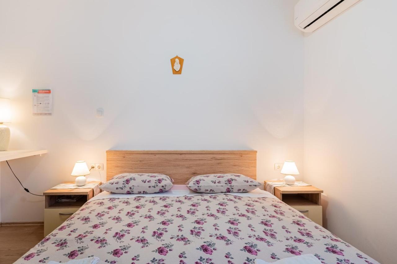 Room Laudina Cres Exterior photo